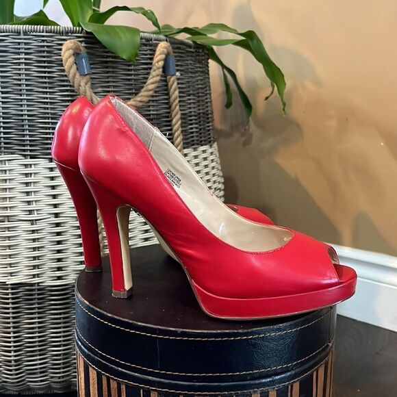Le Chateau red heels 👠 / Size 8.5 - Picture 8 of 9